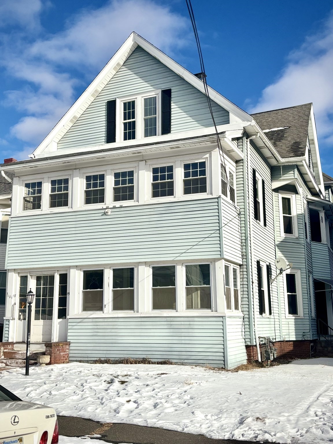 15 Oconnor Ave, Holyoke, MA 01040