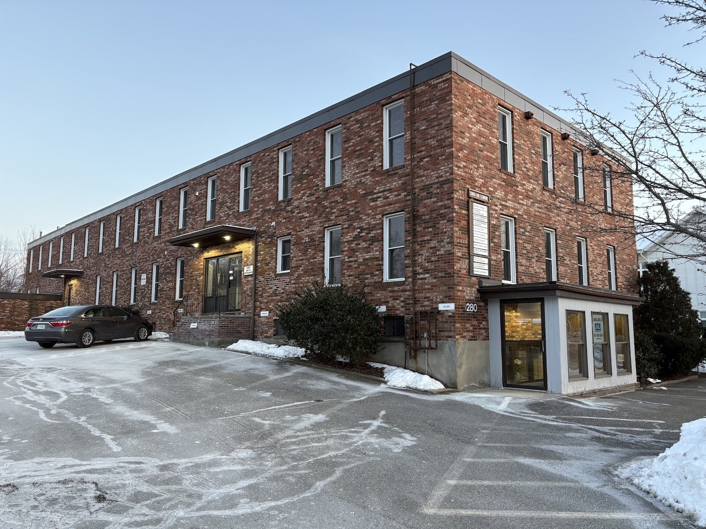 280 Hillside Ave Unit 2nd Fl, Needham, MA 02494