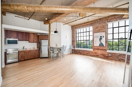 491 Dutton St Unit 409, Lowell, MA 01854