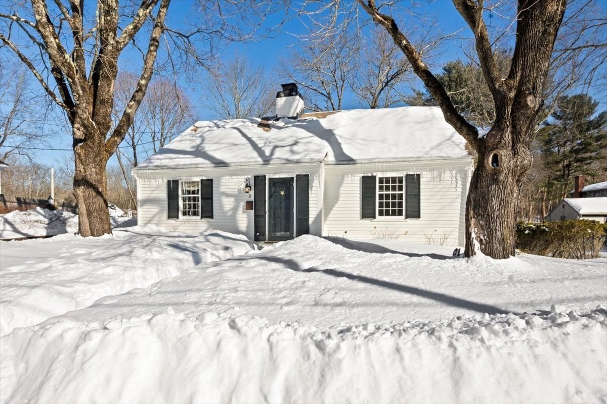 2 Woodbine Ln, Hingham, MA 02043