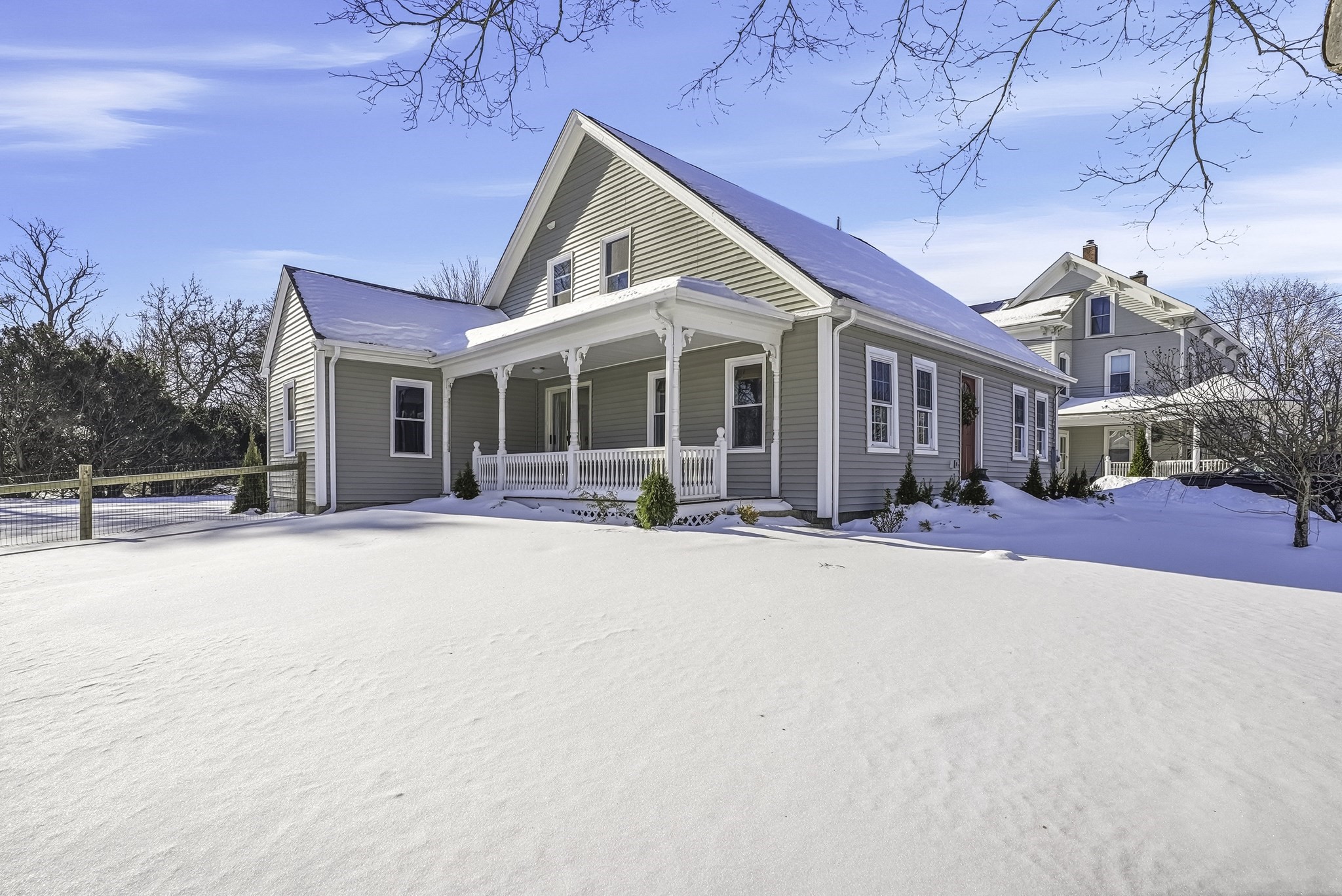 26 Maple St, Mendon, MA 01756