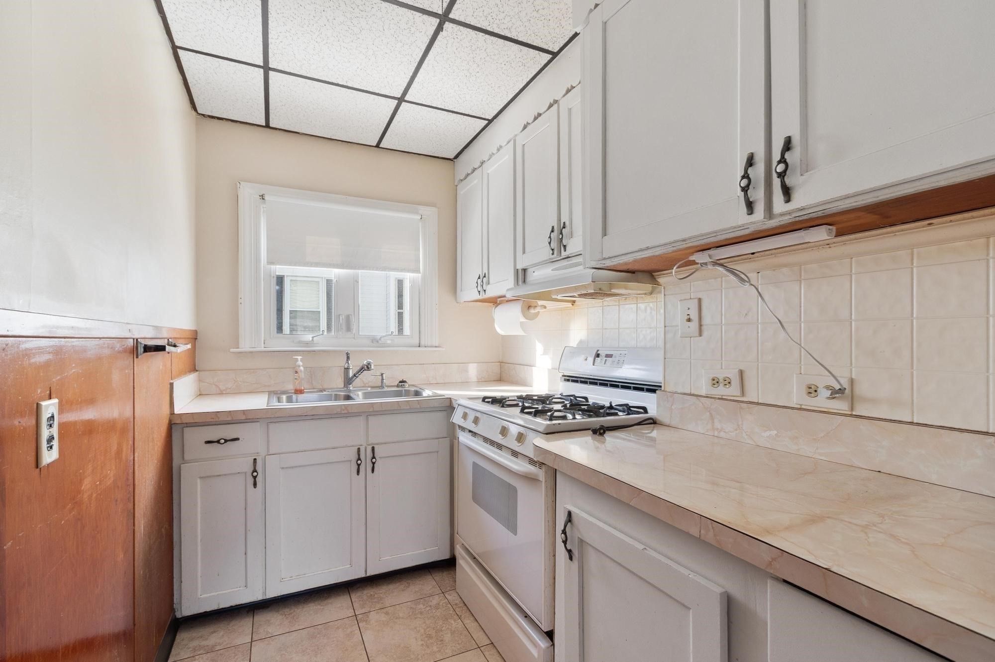 2 Leslie Street, Lawrence, MA 01841 - Image 10