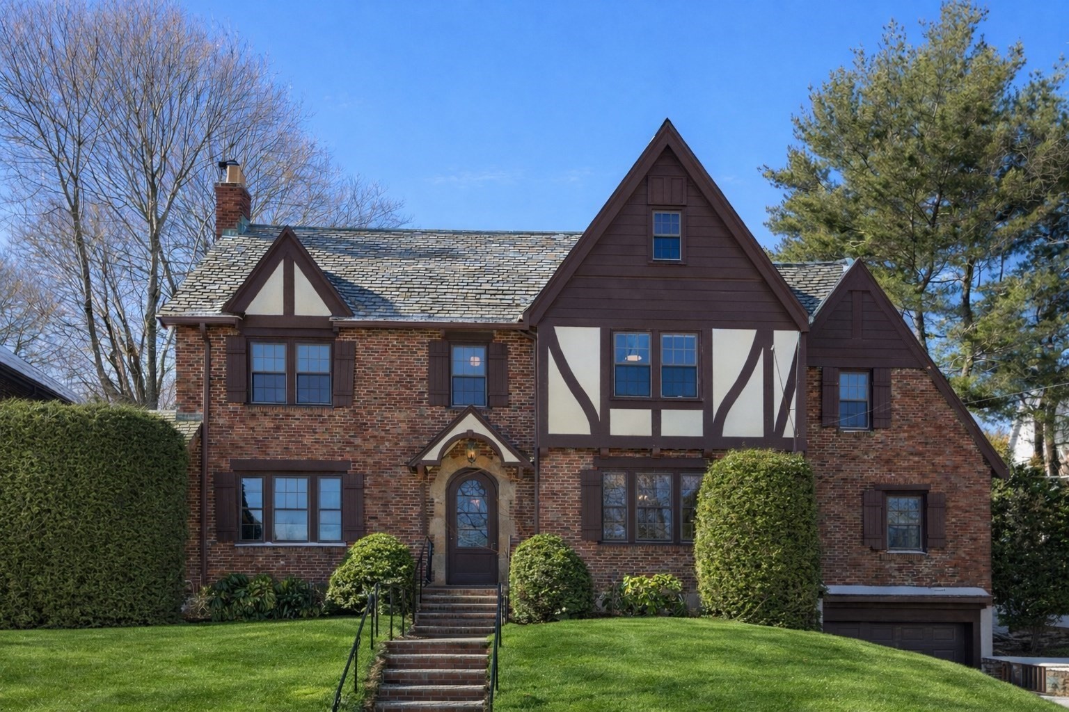 36 Goodnough Rd, Brookline, MA 02467