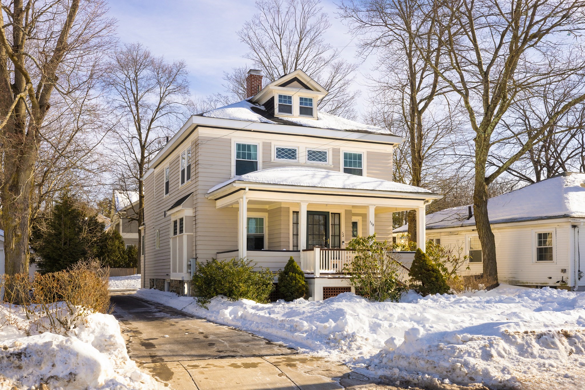 158 E Side Pkwy, Newton, MA 02458
