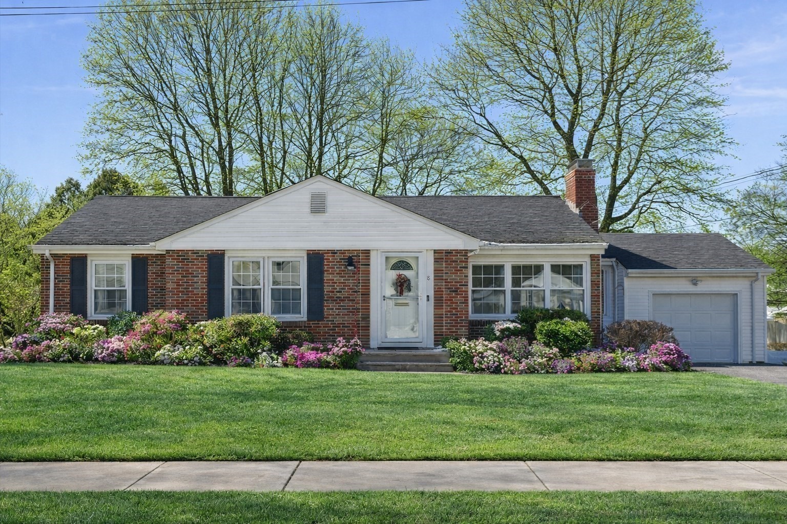 8 Westmont Rd, Shrewsbury, MA 01545