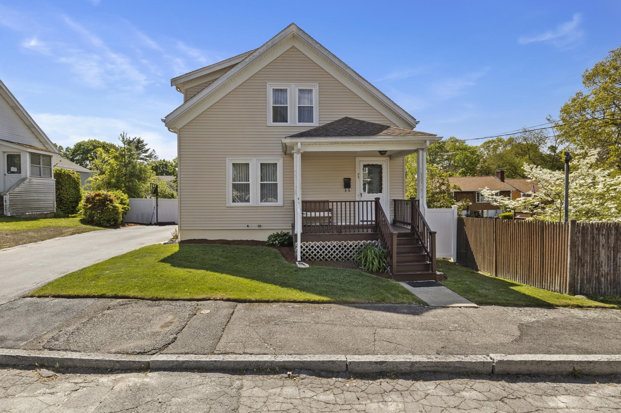 75 Thurber Ave, Brockton, MA 02301