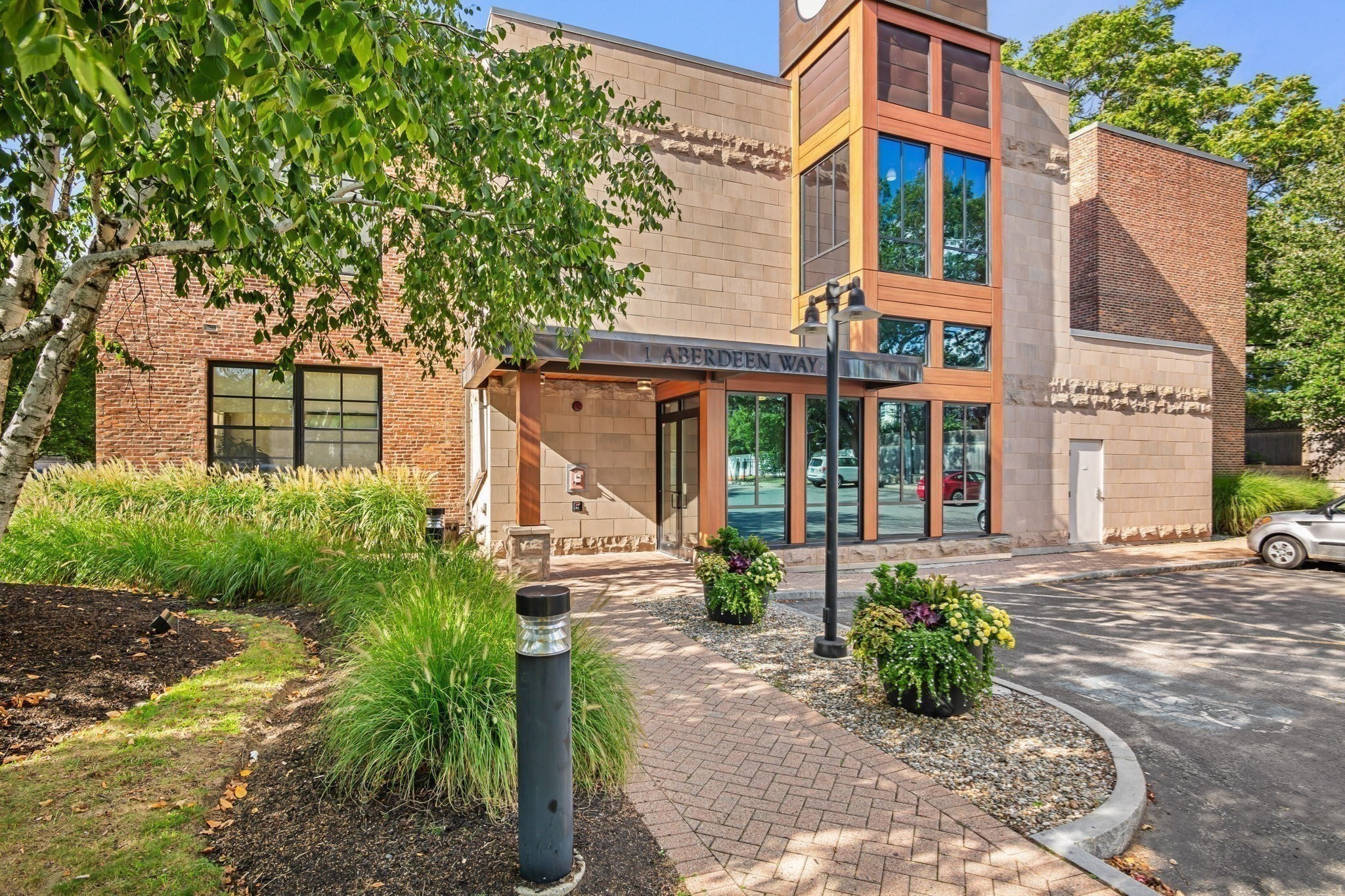 1 Aberdeen Way Unit 102, Cambridge, MA 02138