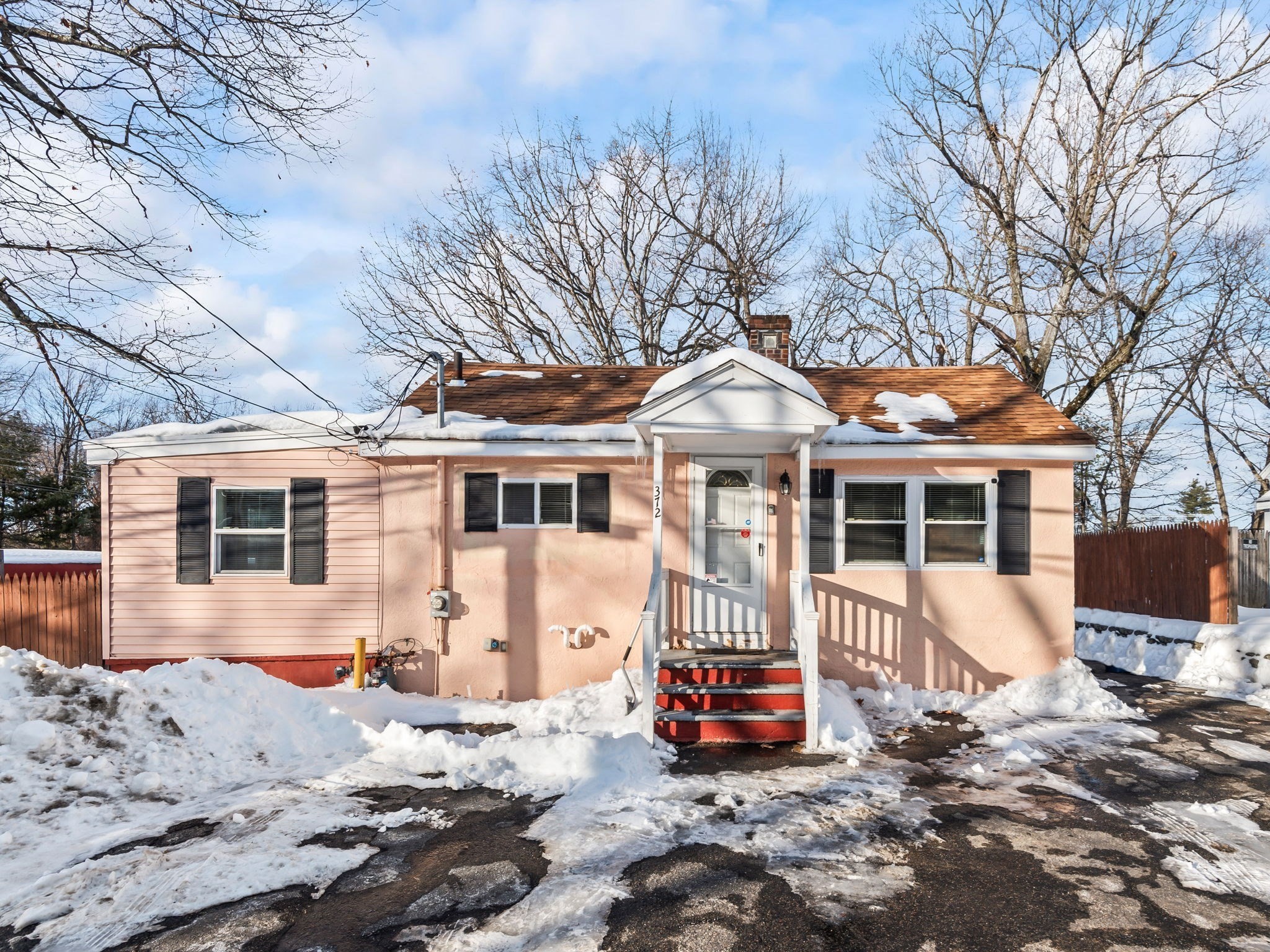 372 Litchfield St, Leominster, MA 01453