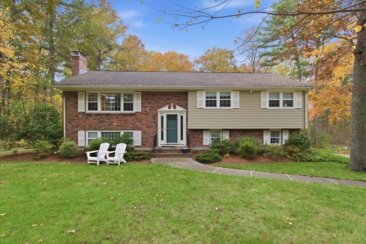 17 Rolling Ln, Medfield, MA 02052
