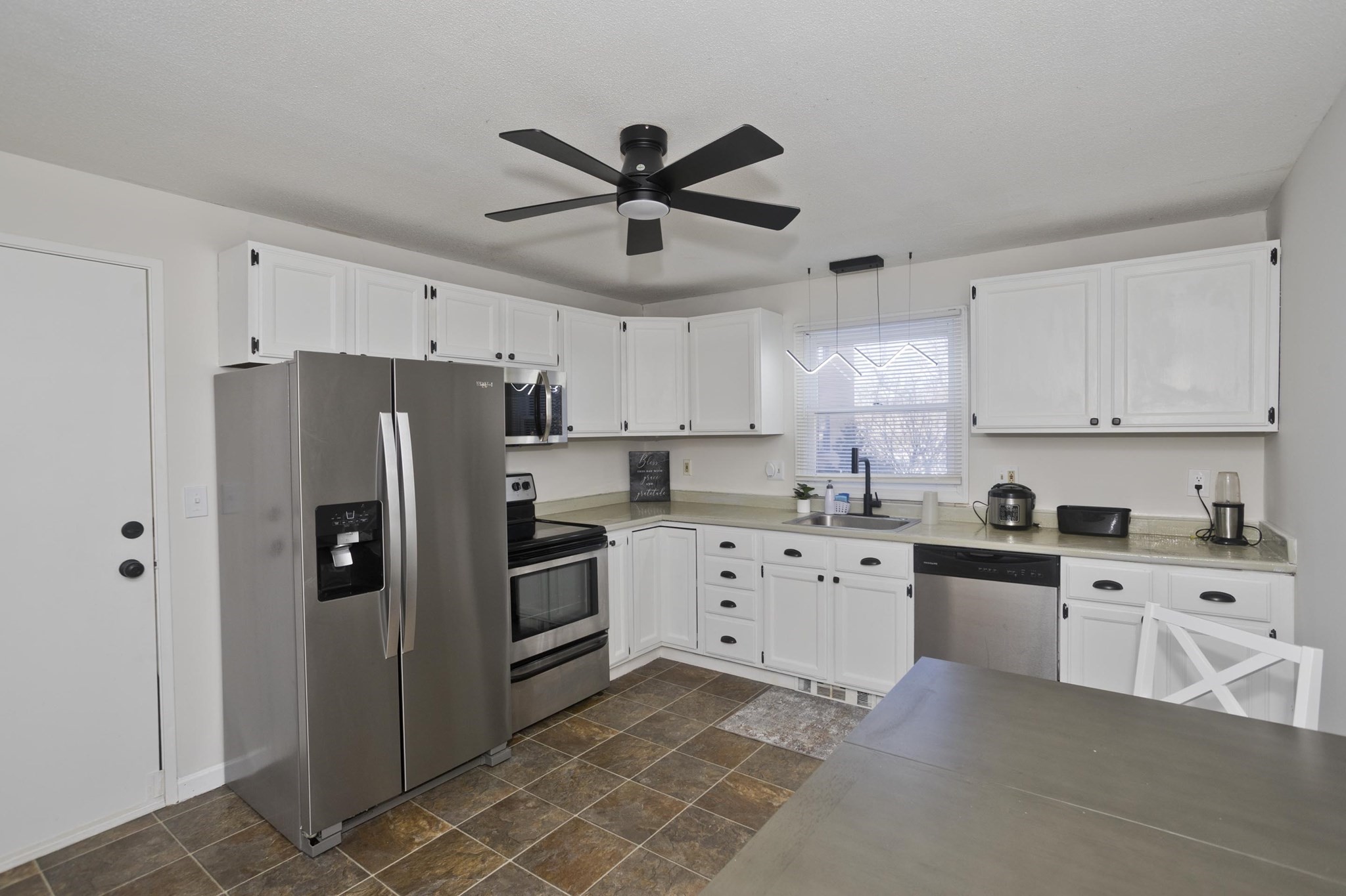 60 Chapin St Unit D, Holyoke, MA 01040