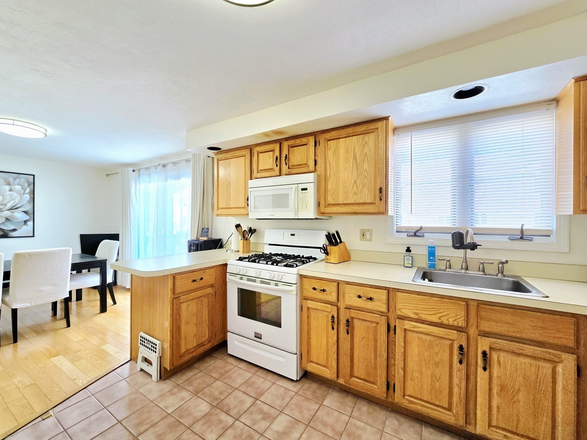 4 Villa Roma Dr Unit 4, Tewksbury, MA 01876