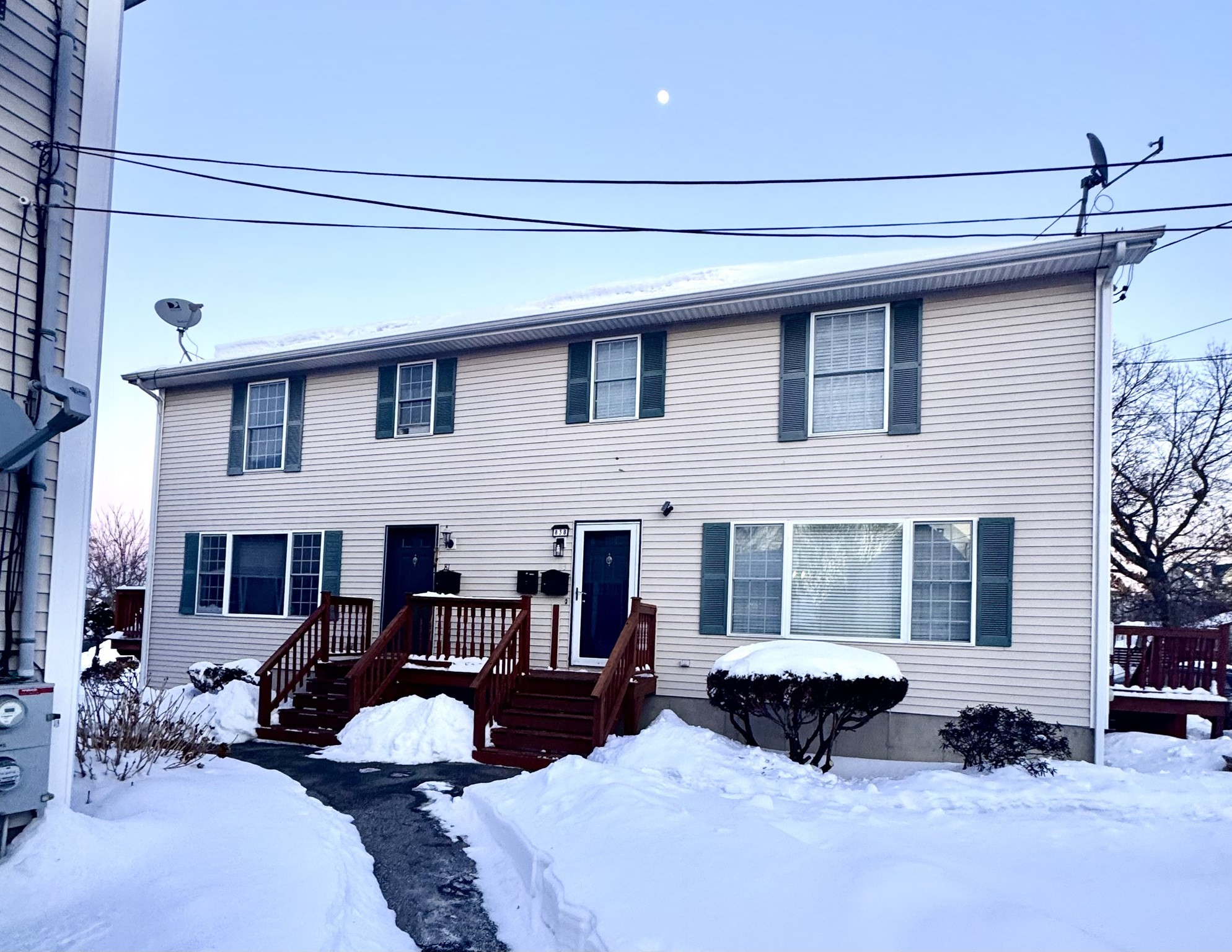 81 Canada St, Lowell, MA 01852
