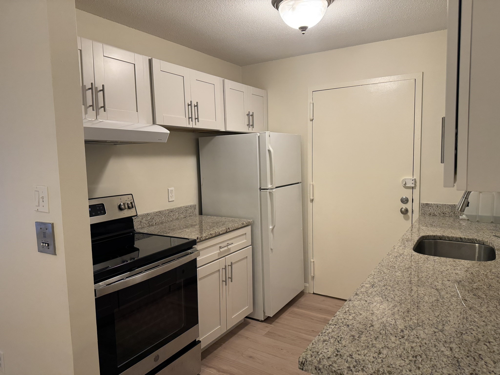 52 Village Brook Ln Unit 14, Natick, MA 01760 - Image 2