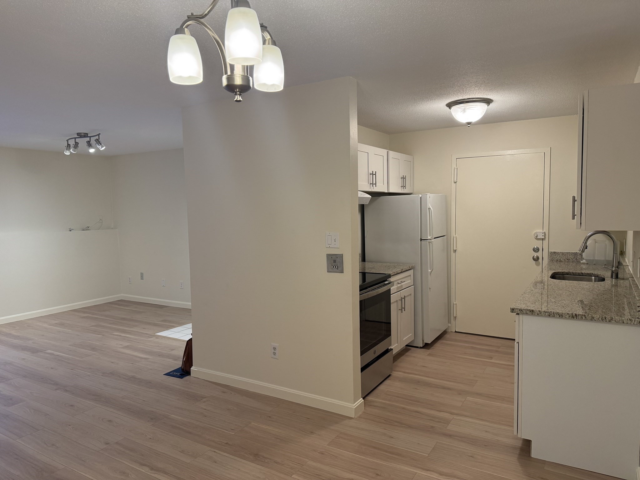 52 Village Brook Ln Unit 14, Natick, MA 01760 - Image 3