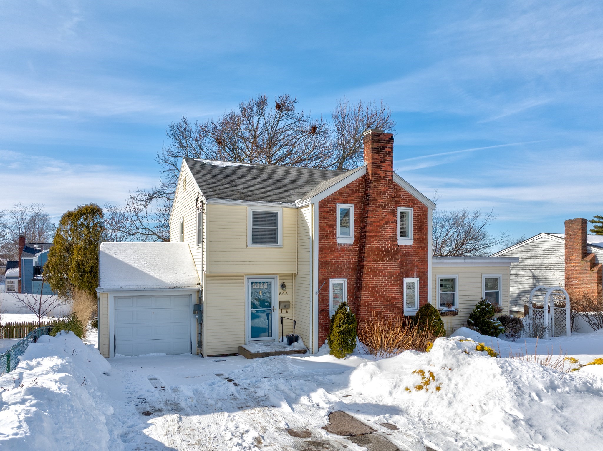 865 E Squantum St, Quincy, MA 02171