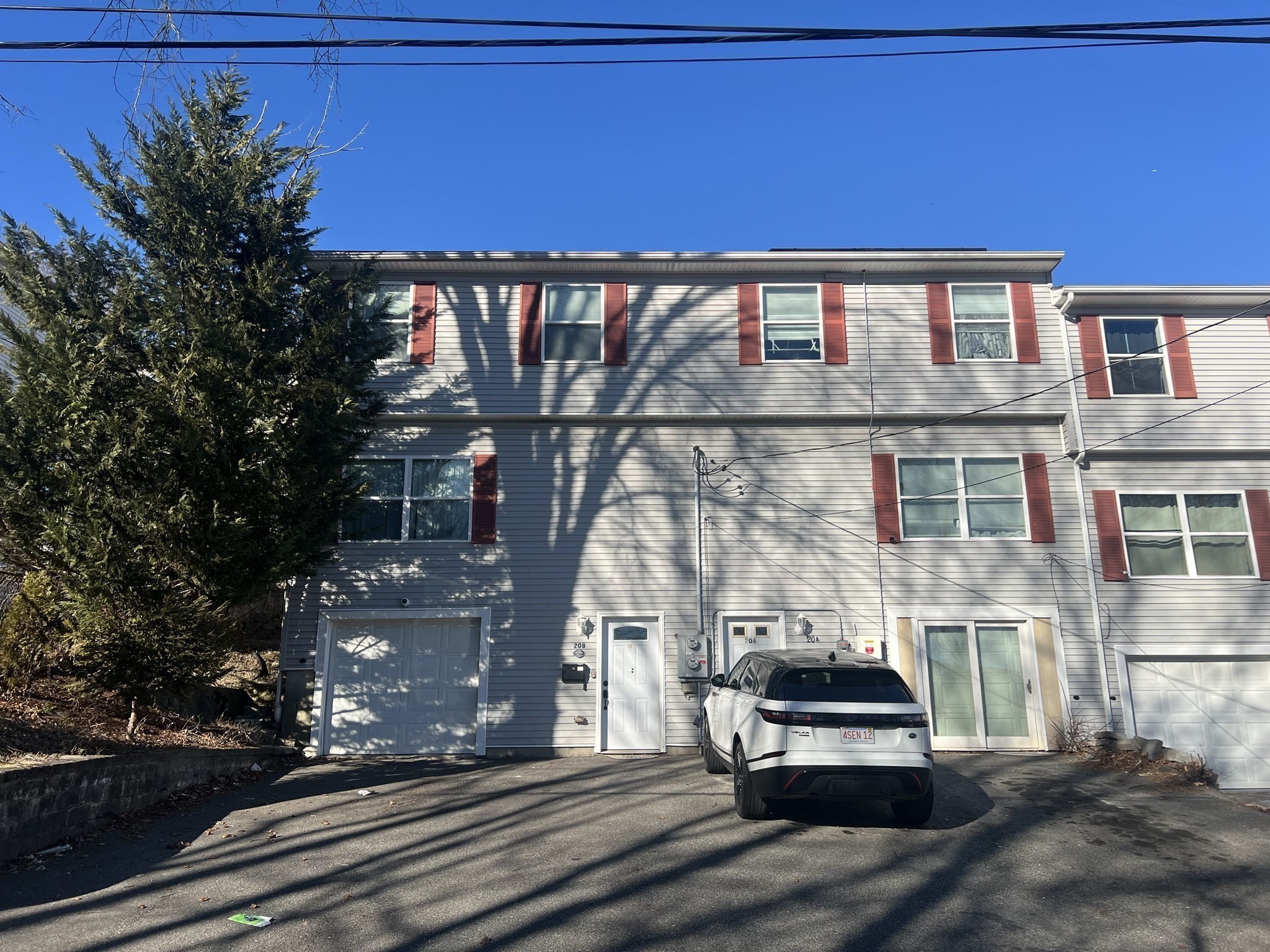 20 Edgeworth Street, Worcester, MA 01605