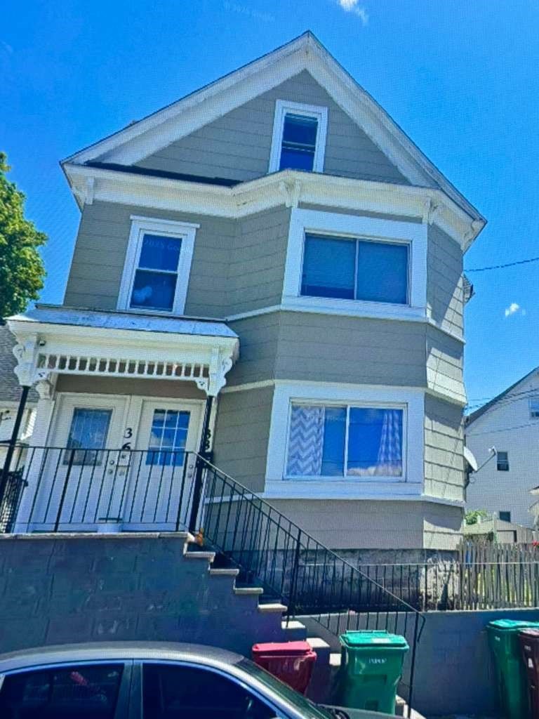 36 Crowley St, Lowell, MA 01852