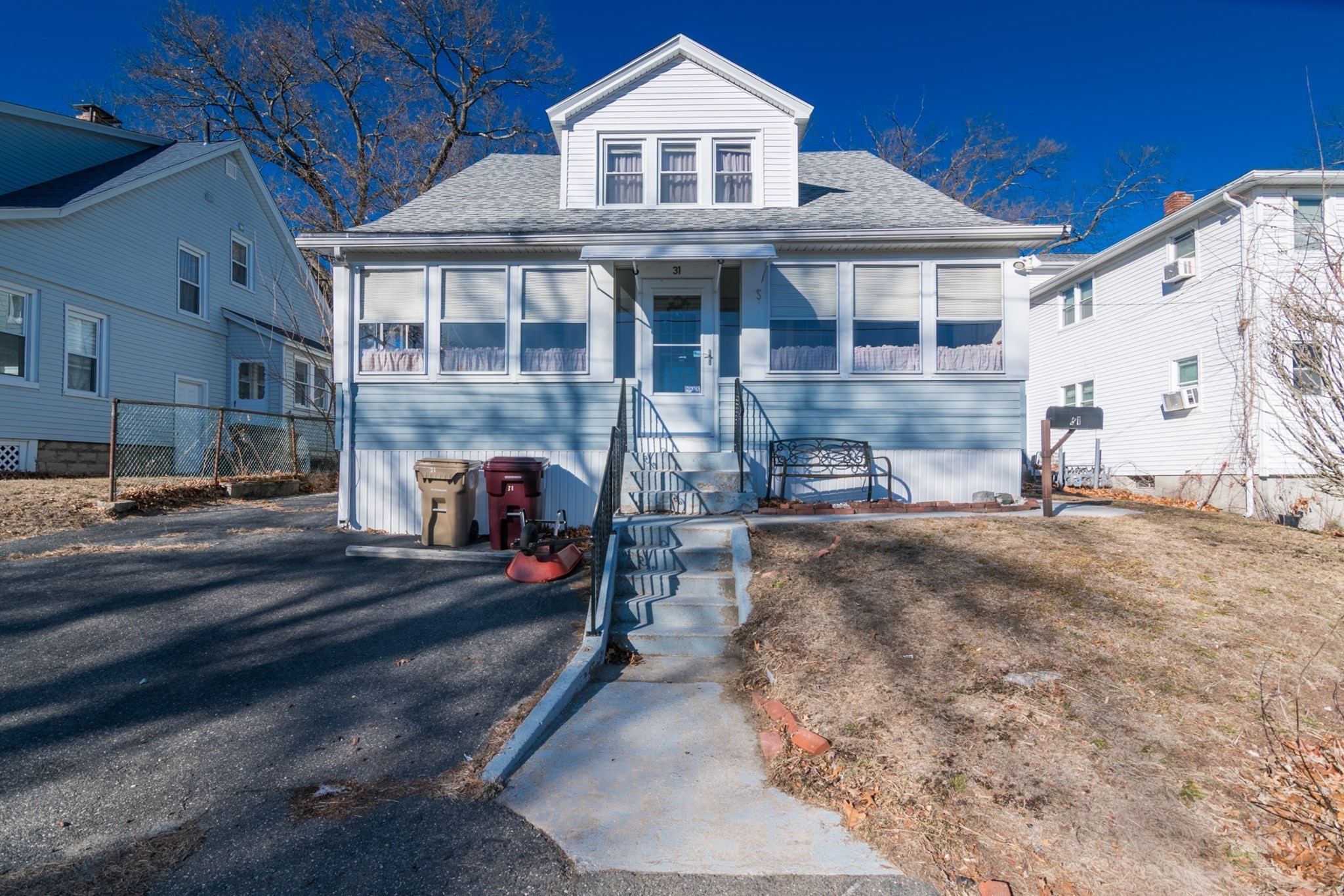 31 Greenwich St, Ludlow, MA 01056