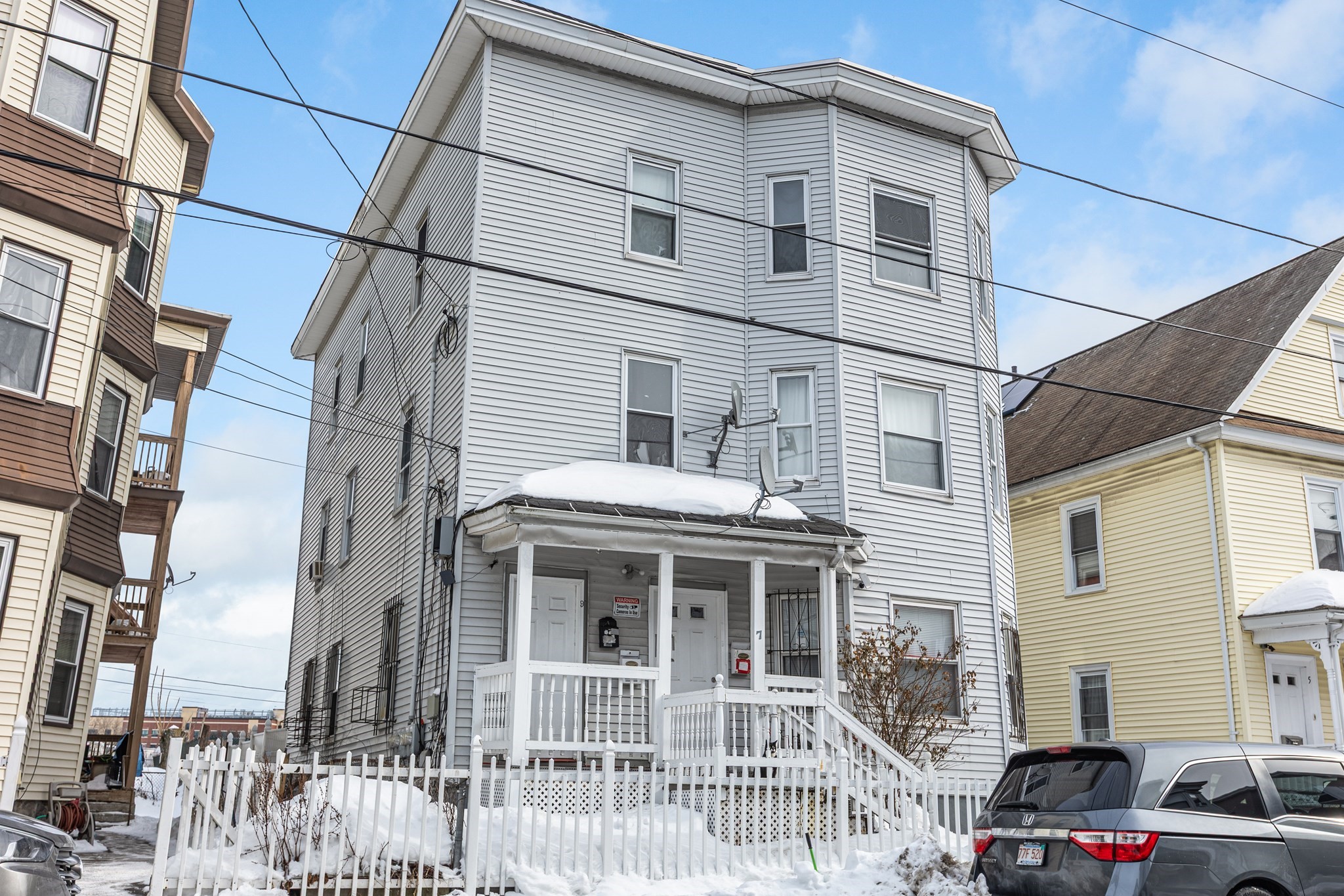 7 Bennington St, Lawrence, MA 01841