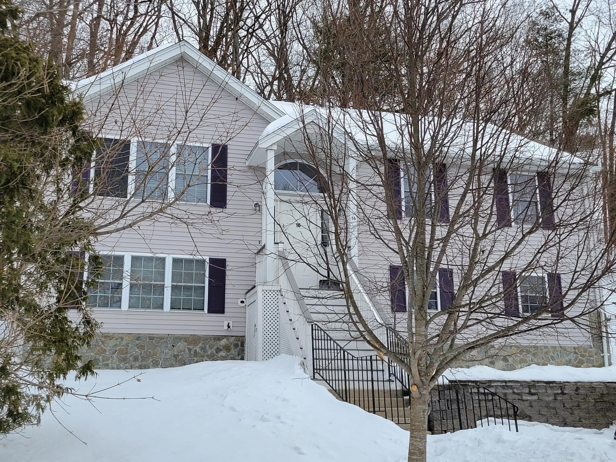 16 Sherwood Rd, Worcester, MA 01602