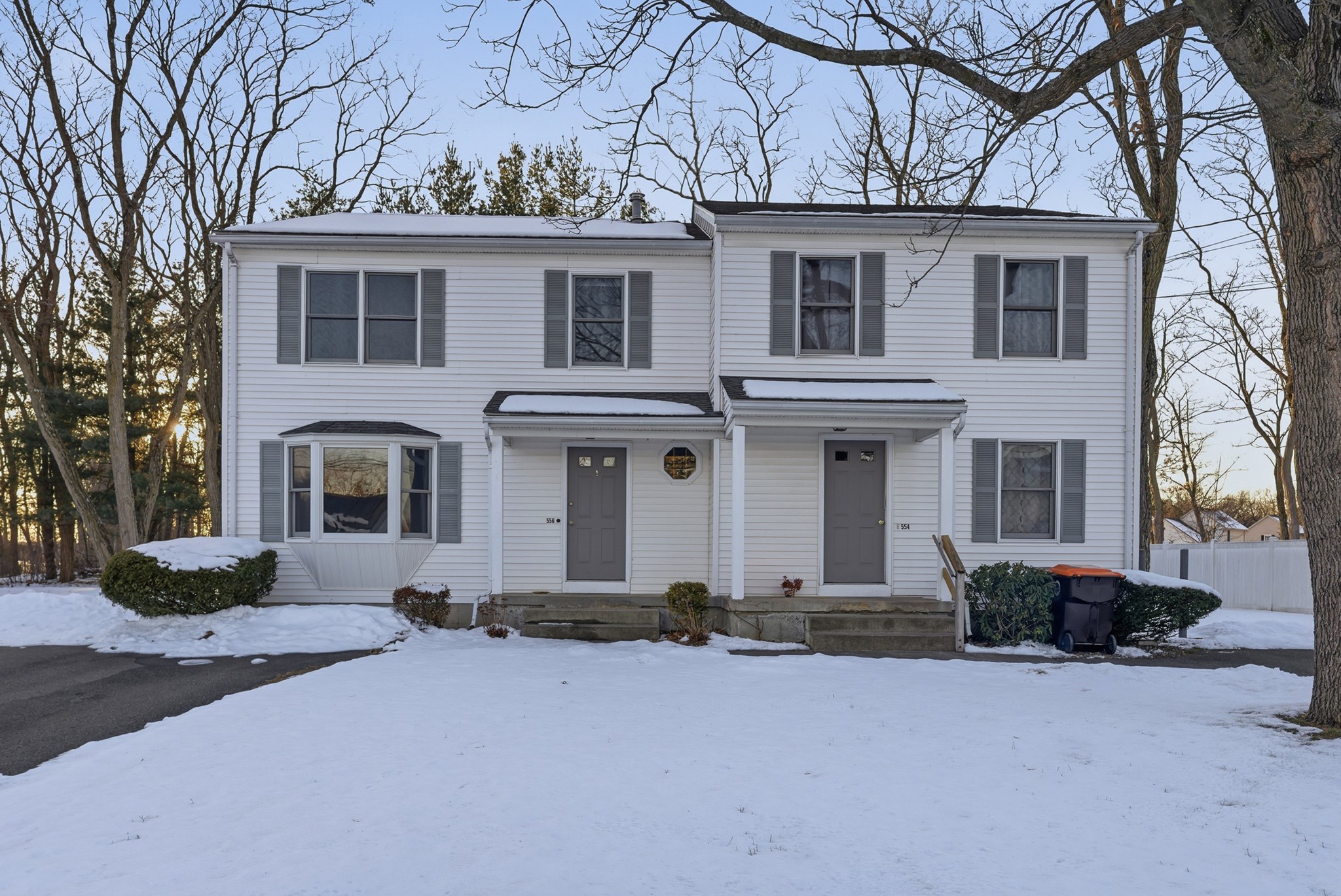 554 Franklin St Ext, Agawam, MA 01001