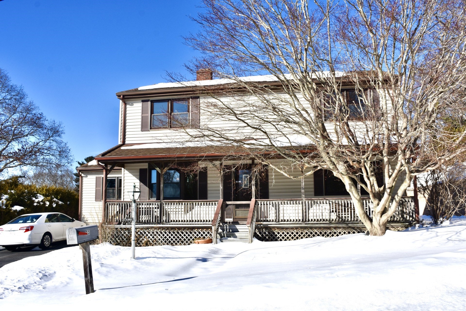 23 Oliveira Ave, Acushnet, MA 02743