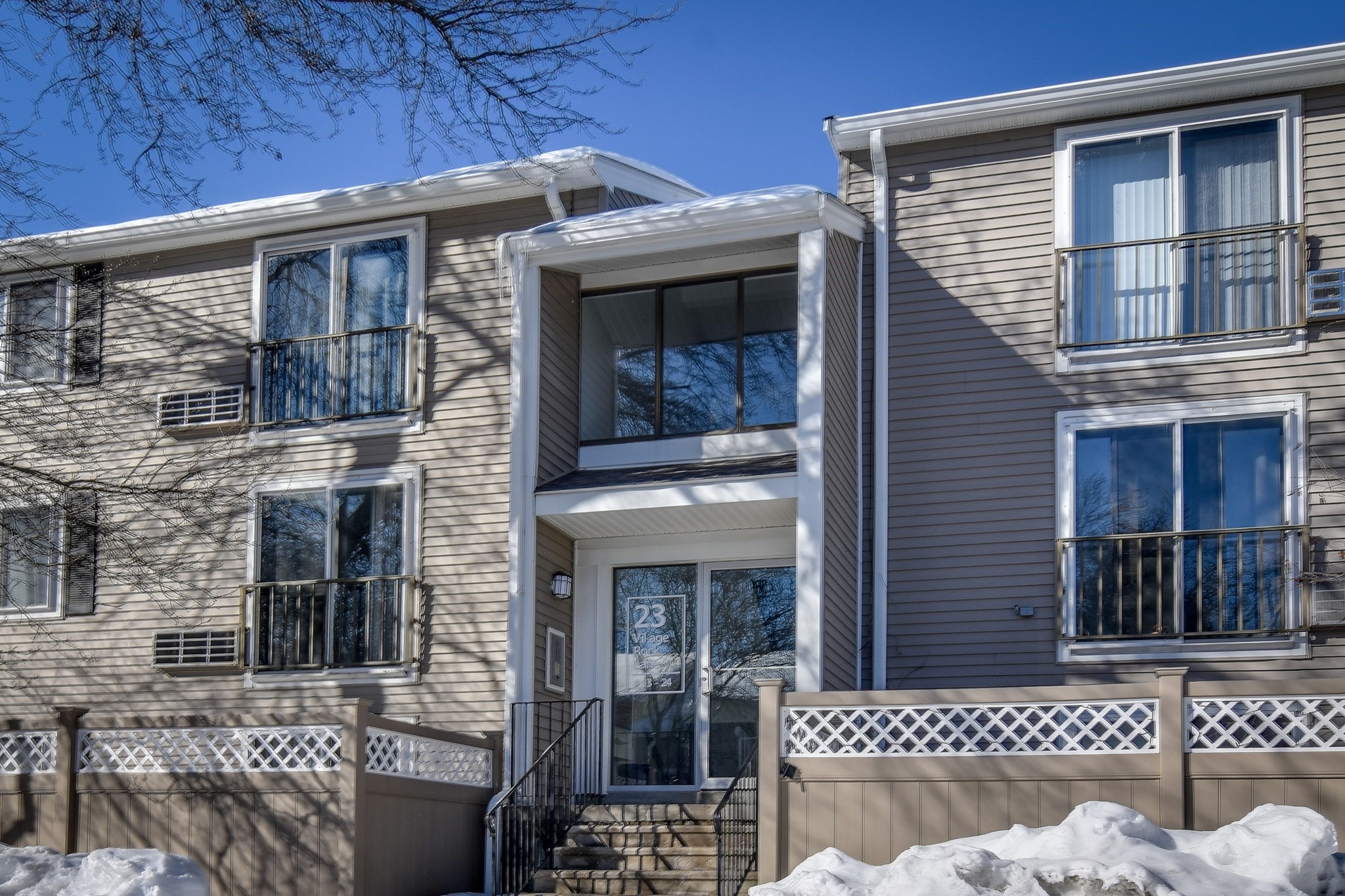 23 Village Rock Ln Unit 22, Natick, MA 01760