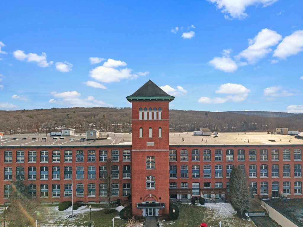 1 Tupperware Dr Unit 221, North Smithfield, RI 02896