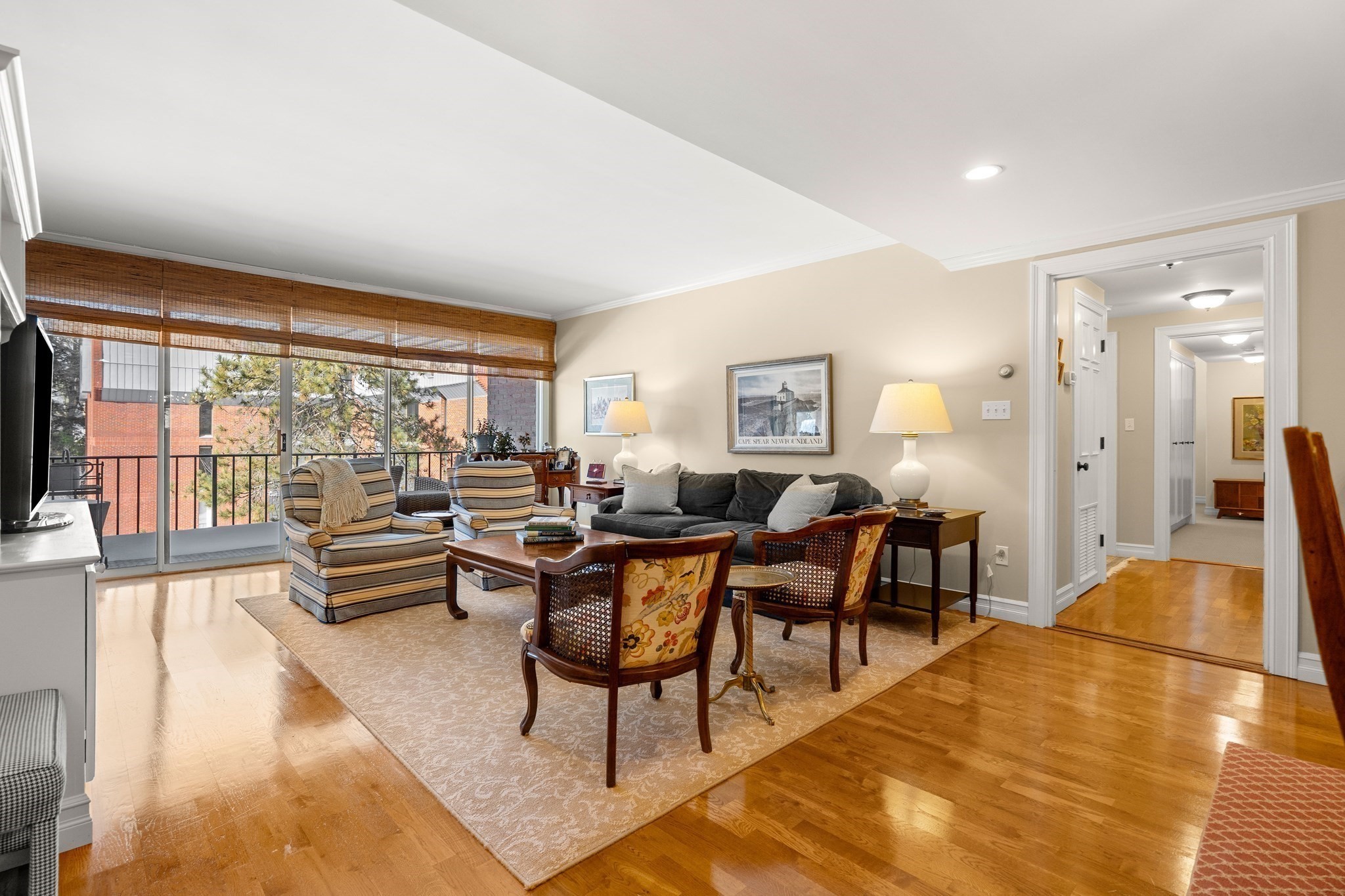 85 Grove St Unit 311, Wellesley, MA 02482