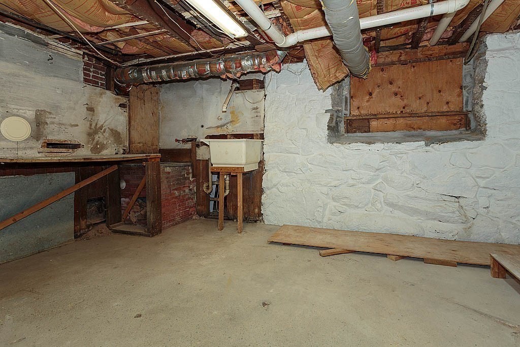 45 Harvard St Unit #5 3rd fl, Lowell, MA 01851 - Image 25