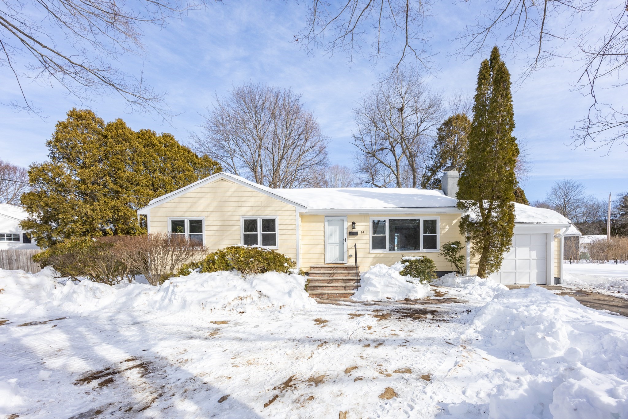 14 Bradford Rd, Hamilton, MA 01982