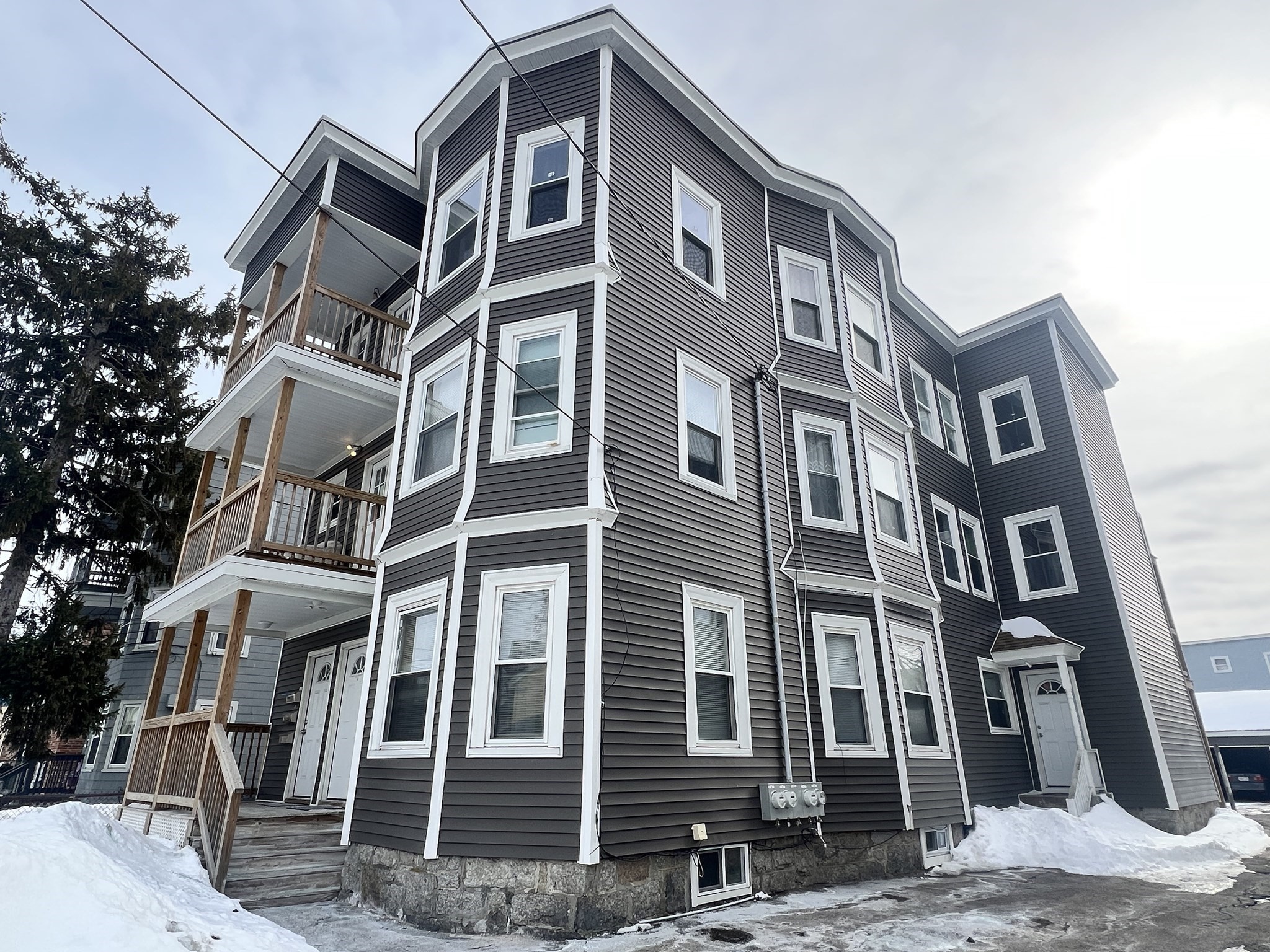 91 Andover St, Lawrence, MA 01843