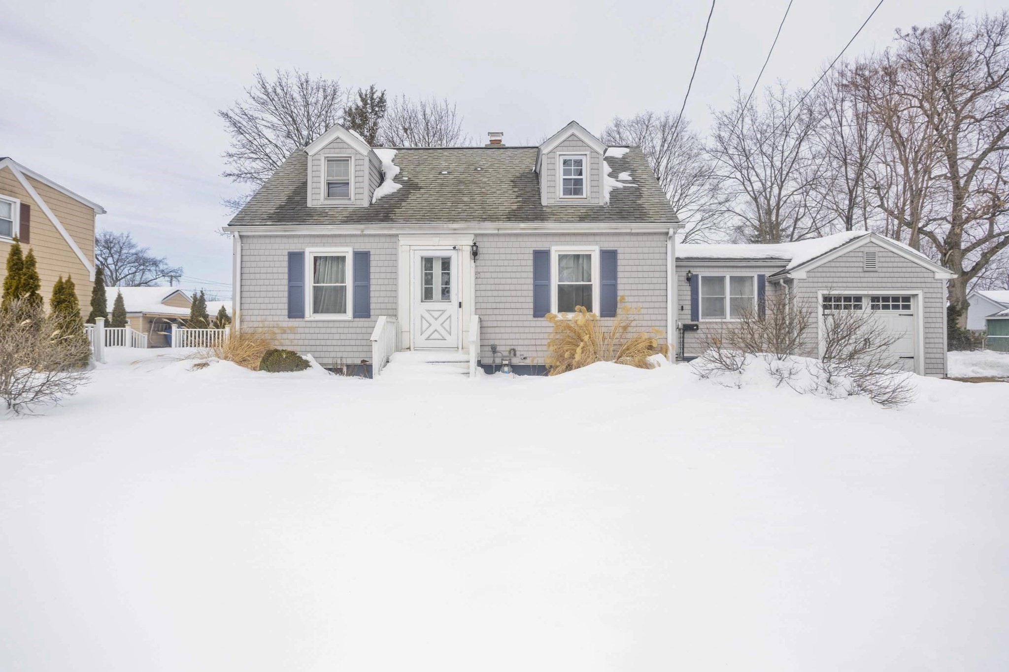 70 Chateaugay St, Chicopee, MA 01020