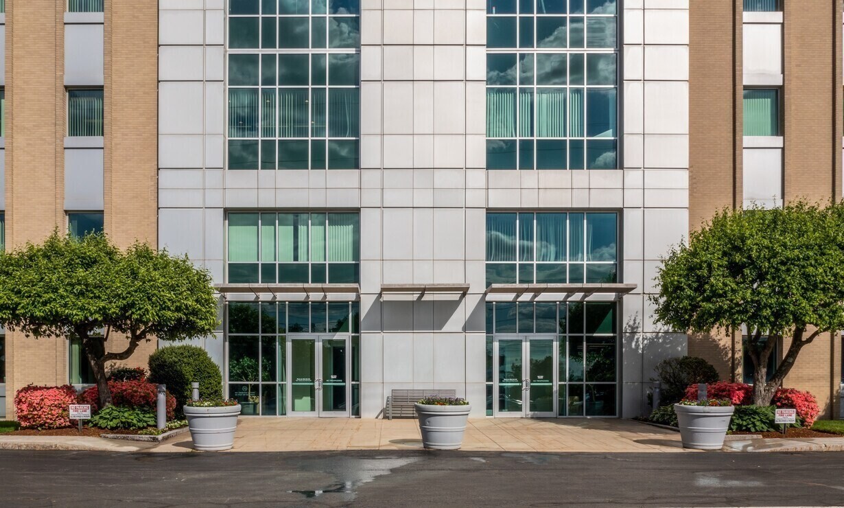 400 5th Ave, Waltham, MA 02451