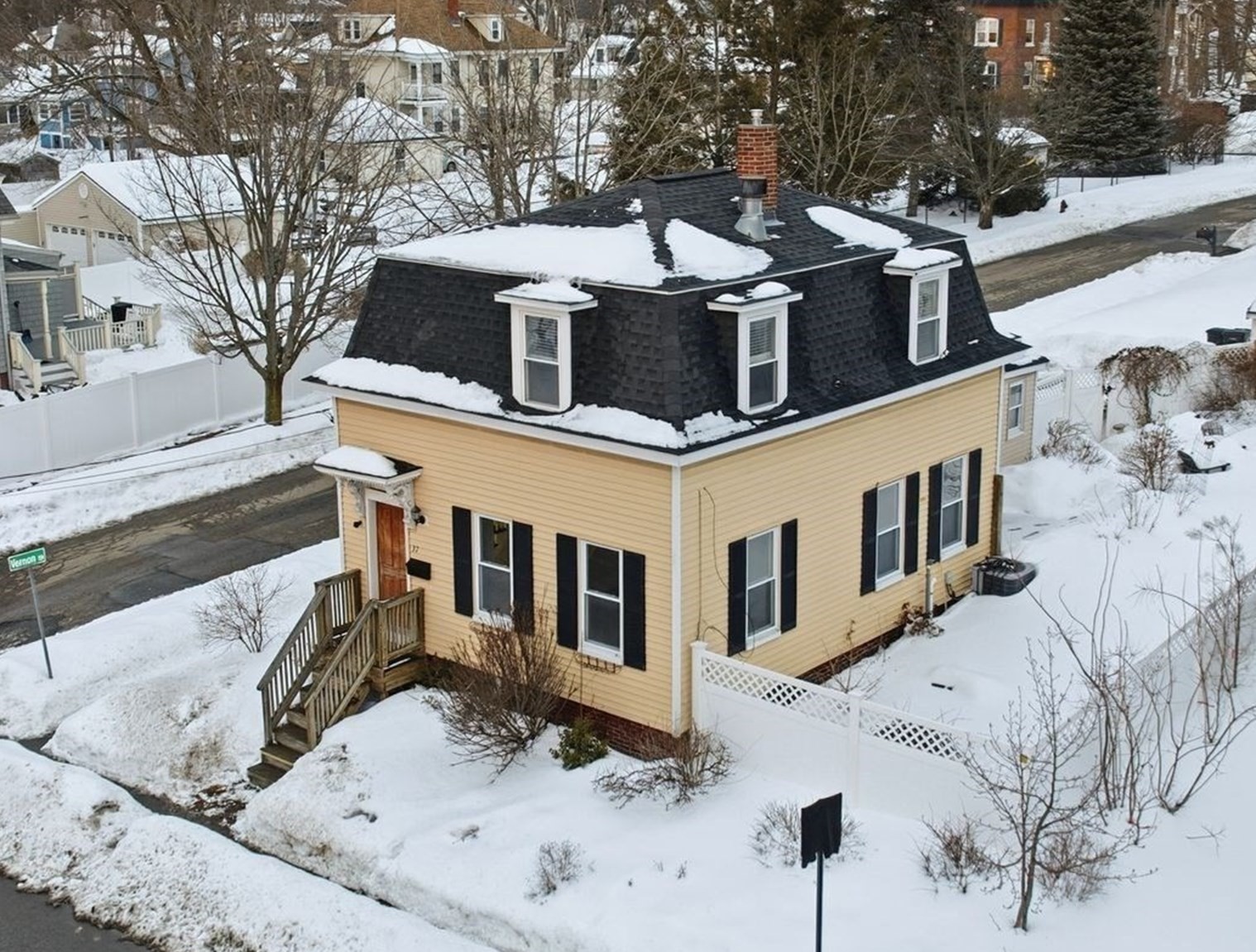 37 Laurel Ave, Haverhill, MA 01835