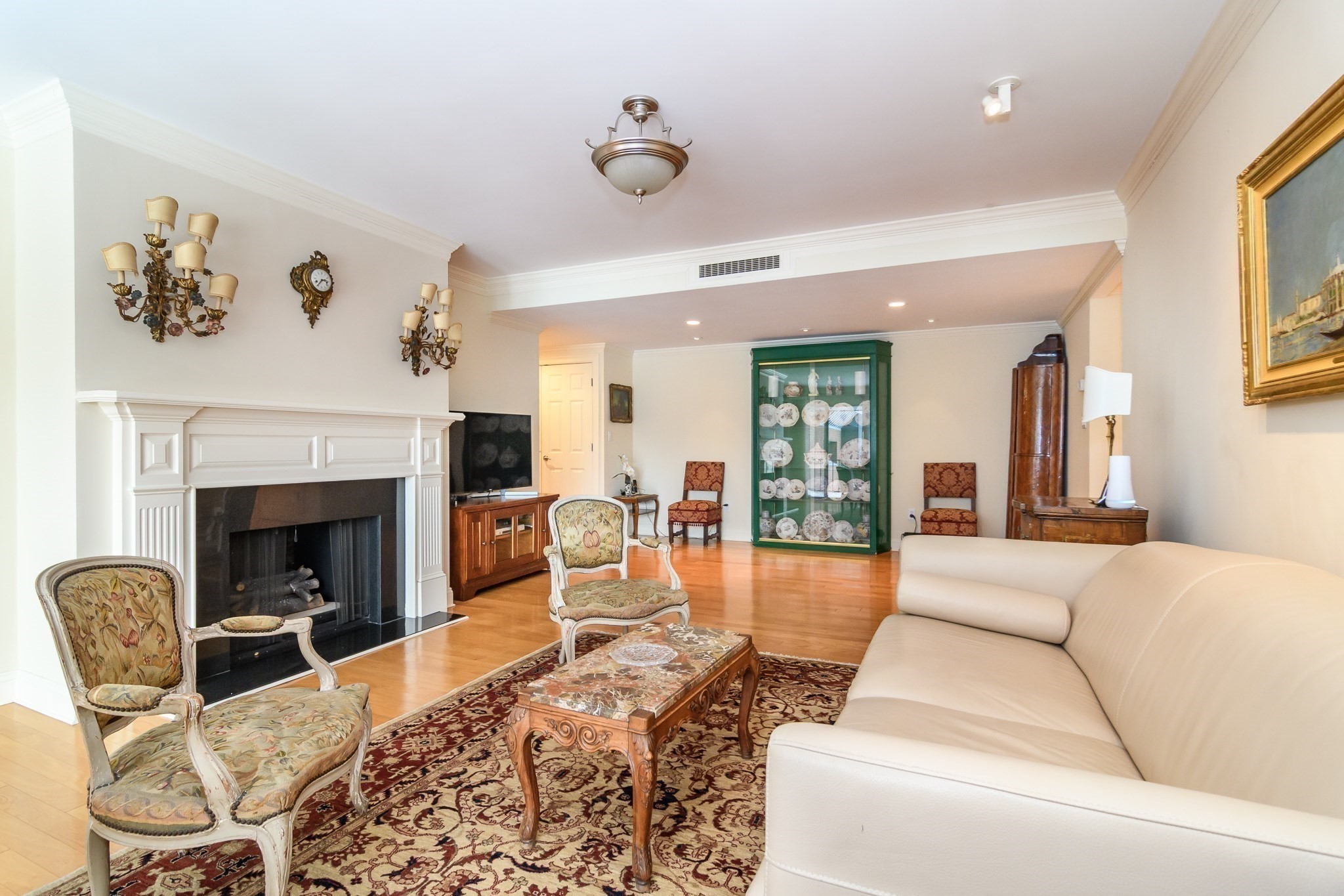 85 Grove St Unit 306, Wellesley, MA 02482