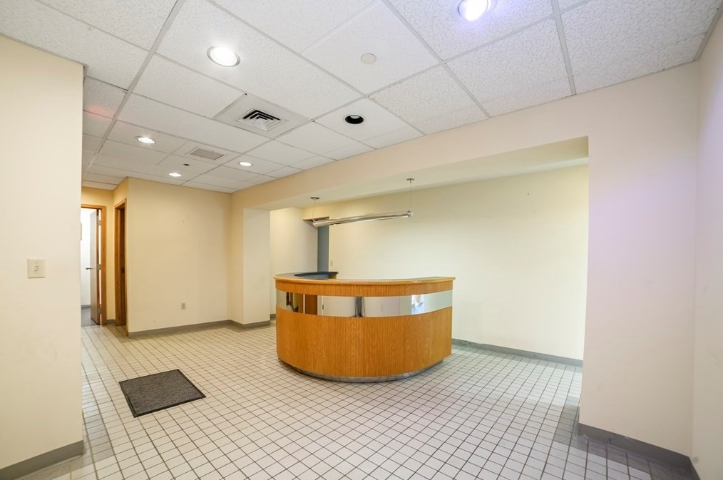 33 Bassett Ln, Barnstable, MA 02601