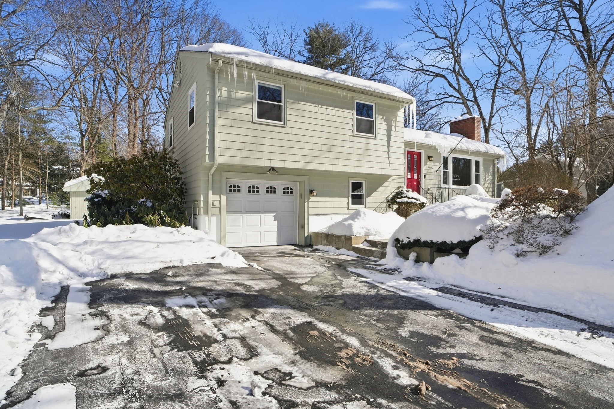 19 Lantern Ln, Chelmsford, MA 01824