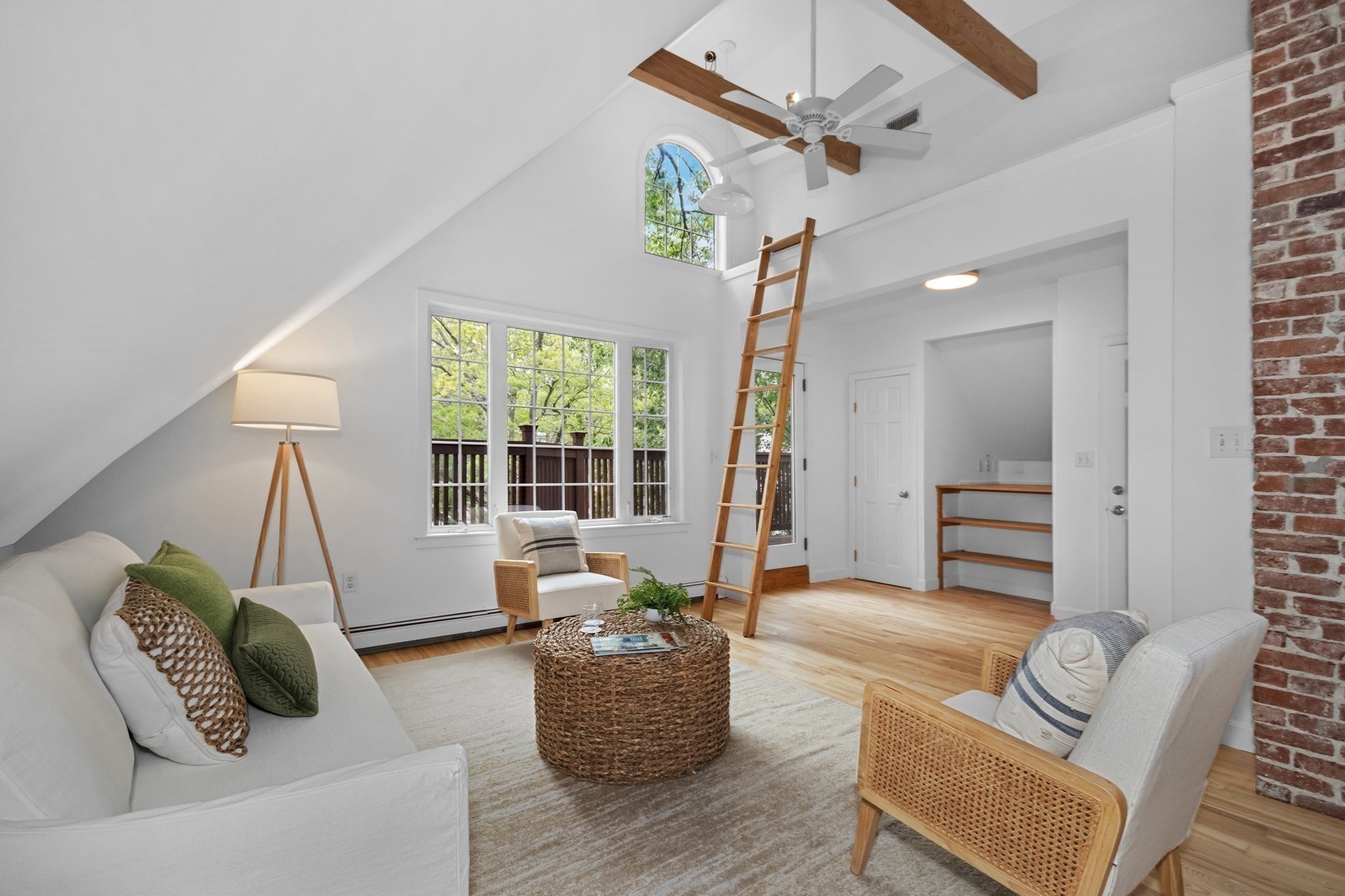 87 Holworthy St Unit -, Cambridge, MA 02138