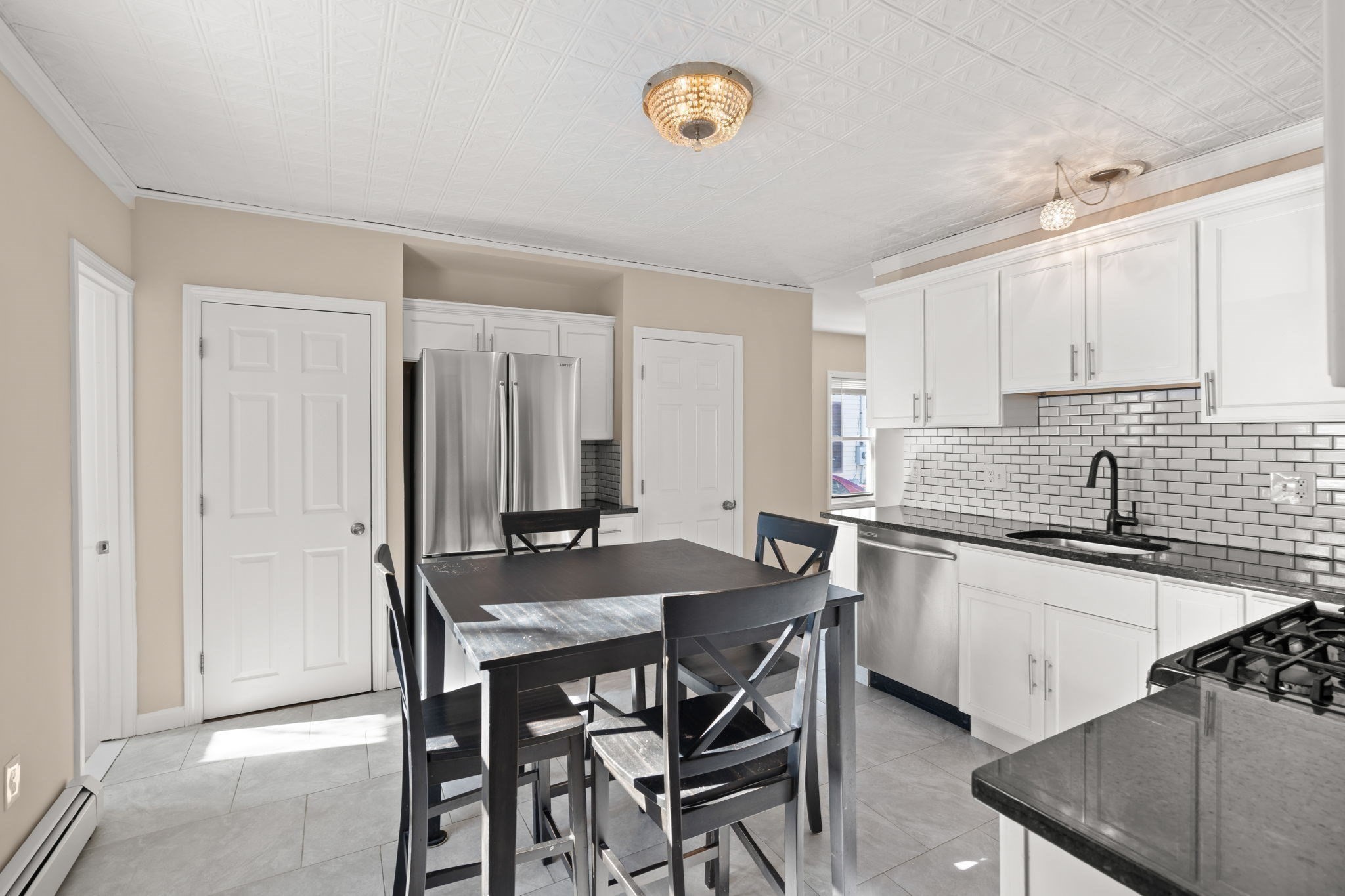 118 W 6th St, Lowell, MA 01850