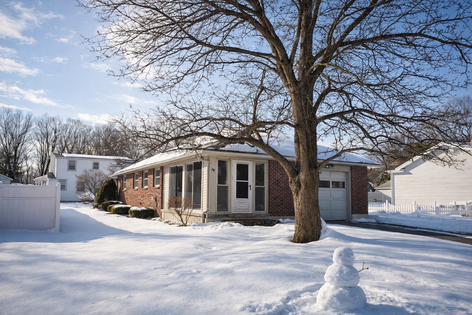 29 Lincoln St, Agawam, MA 01030