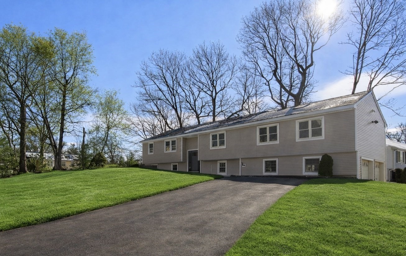 54 Highland Glen Dr, Randolph, MA 02368