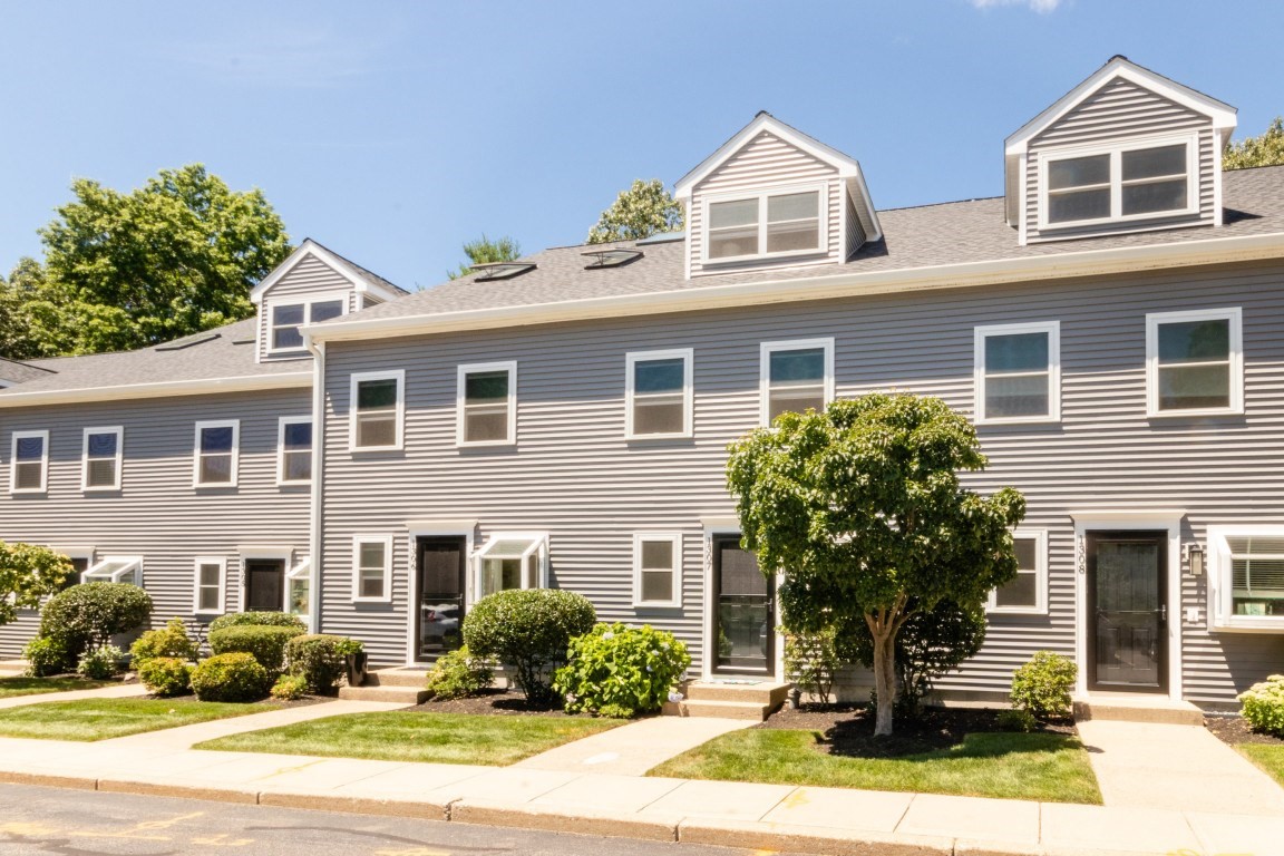 1307 Lagrange Unit 1307, West Roxbury, Boston, MA 02467