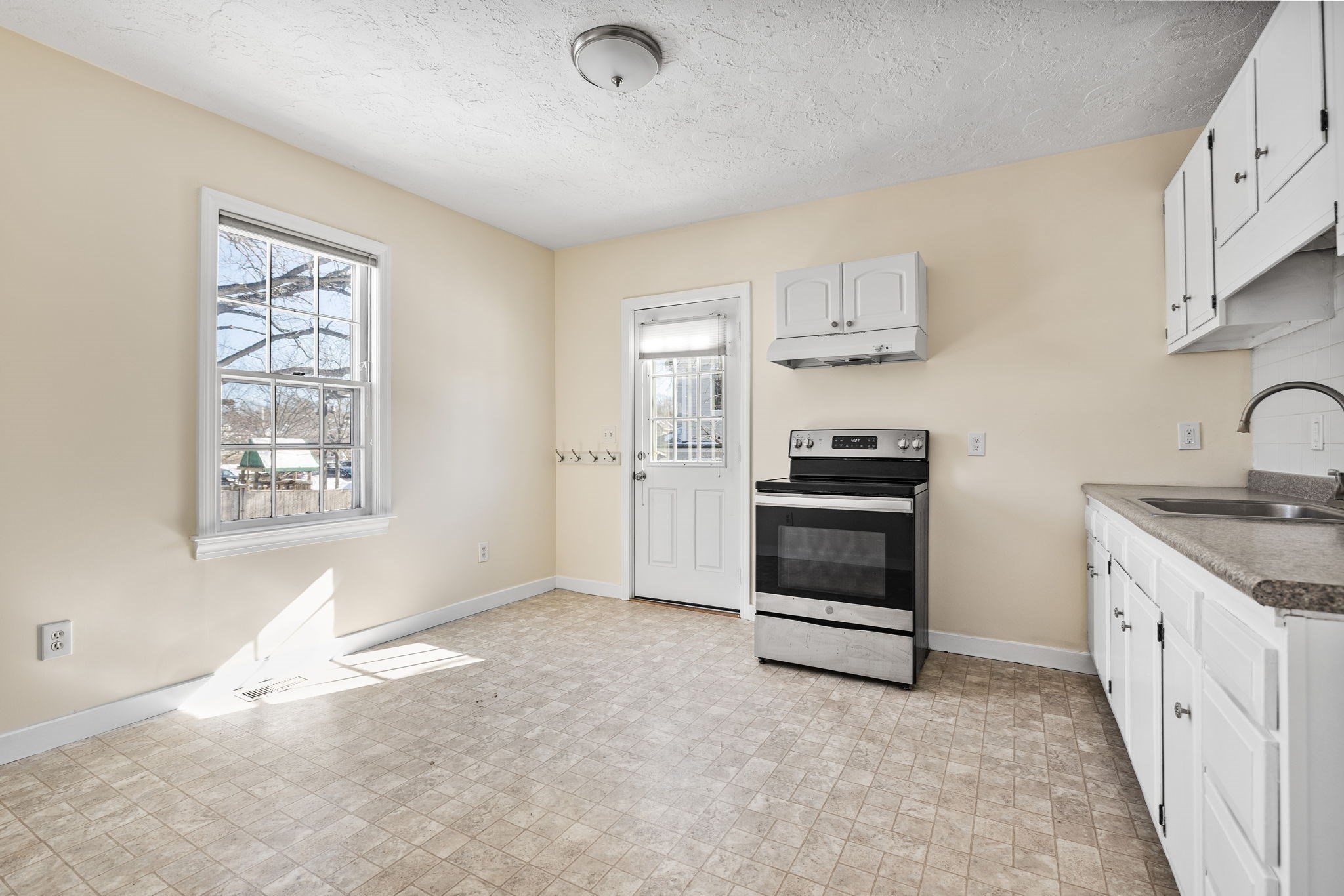 9 Henry St Unit 9, Belmont, MA 02478 - Image 4