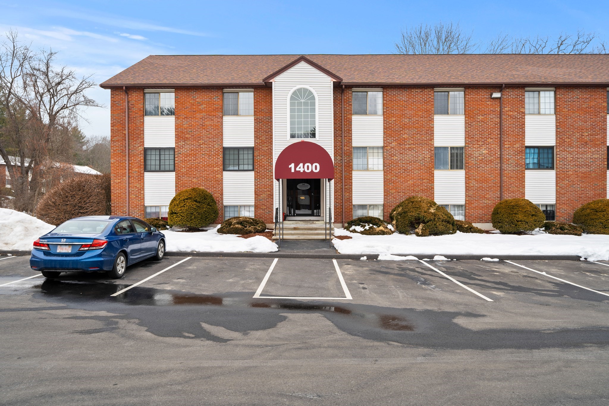 1400 Skyline Dr Unit 6, Lowell, MA 01854