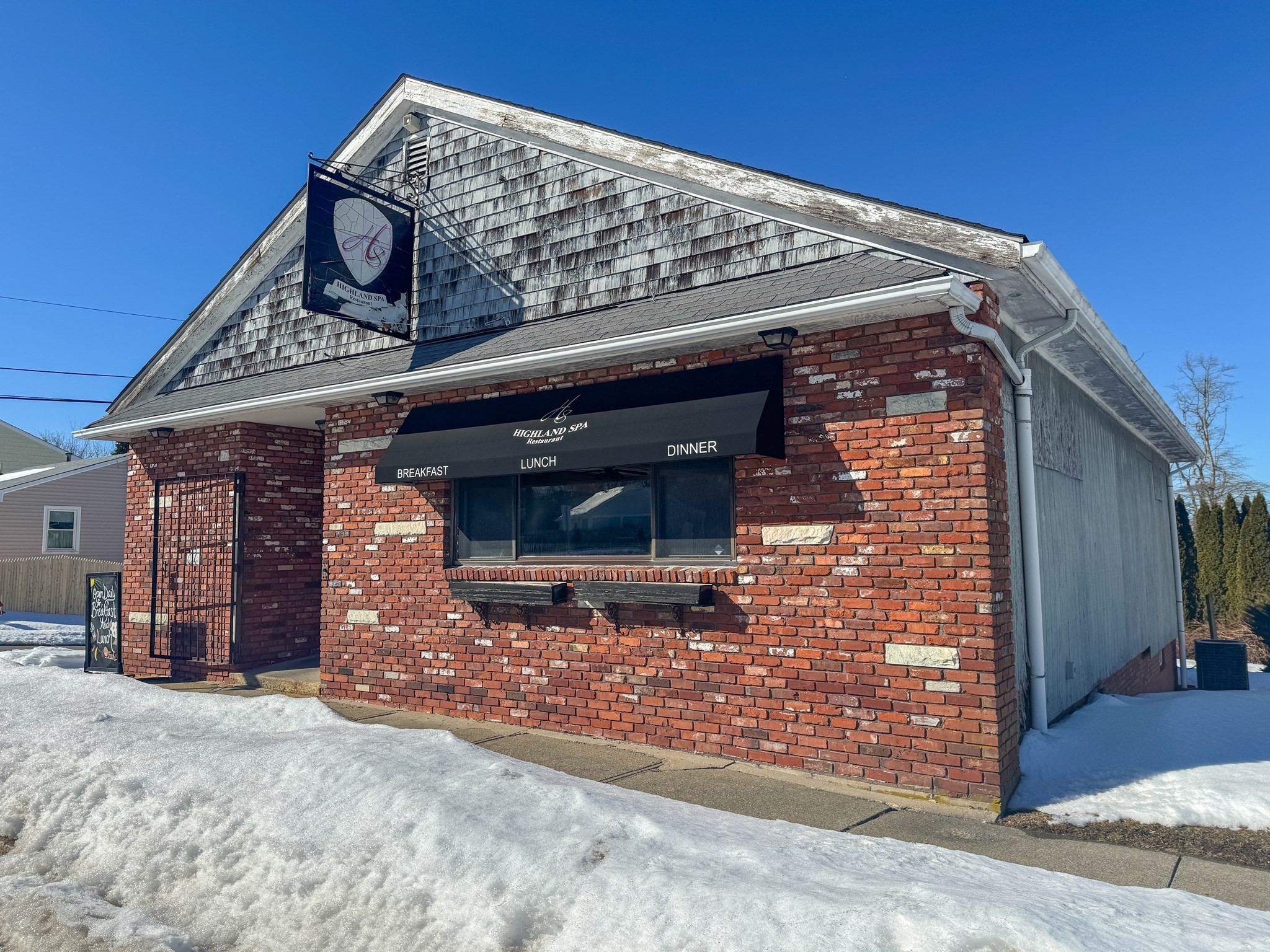 1940 Highland Ave, Fall River, MA 02720