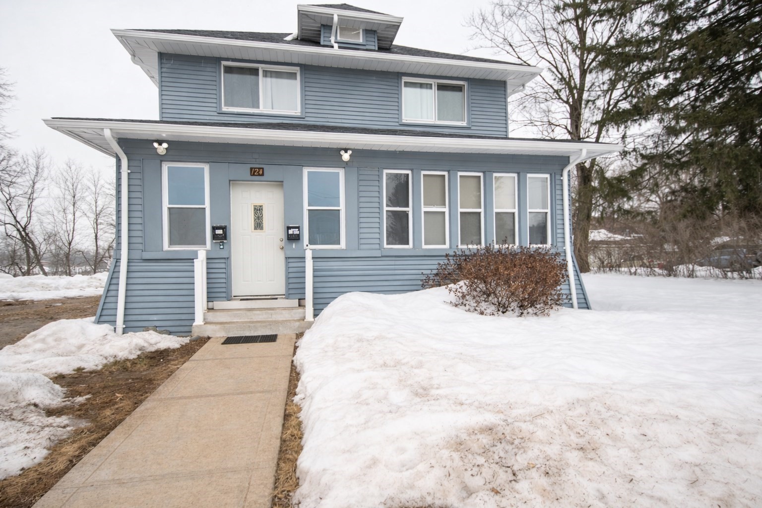 124 Walter St, Chicopee, MA 01013