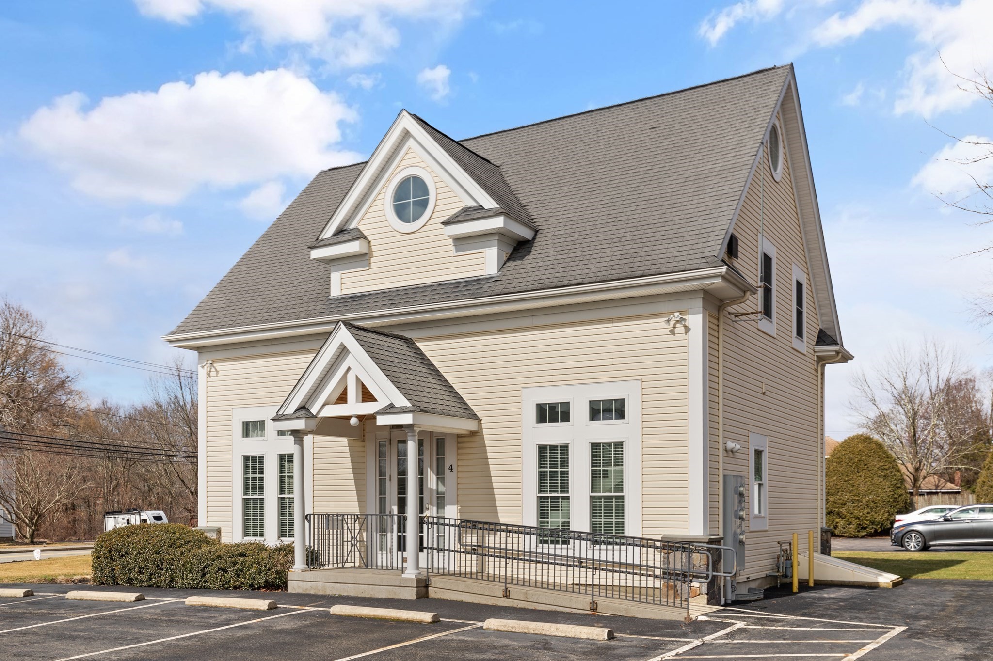 4 Broad St, Plainville, MA 02762