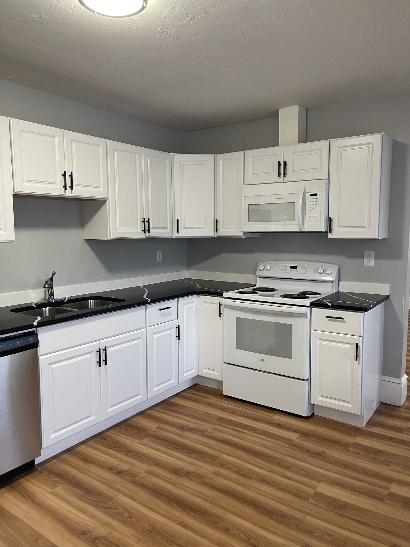 12 Winslow St, Worcester, MA 01609 - Image 3