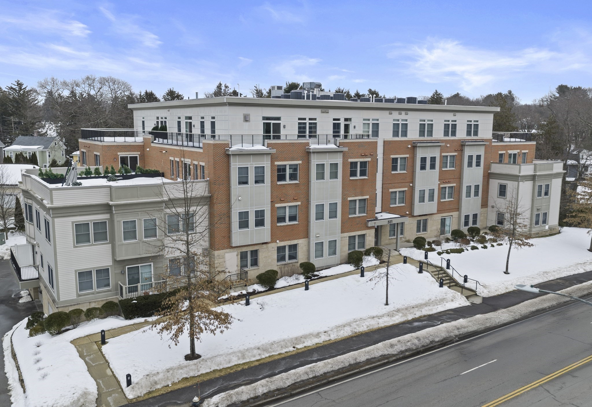 321 Hammond Pond Pkwy Unit 105, Brookline, MA 02467